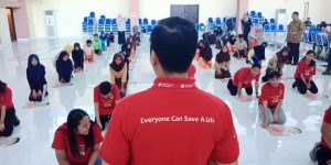 4 foto dari bu lale perawat