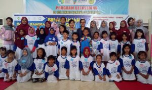 peserta lomba mewarnai
